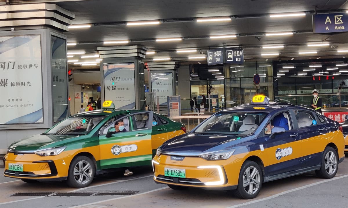 Giá nhiên liệu tăng, người Trung Quốc chuyển sang đi taxi điện