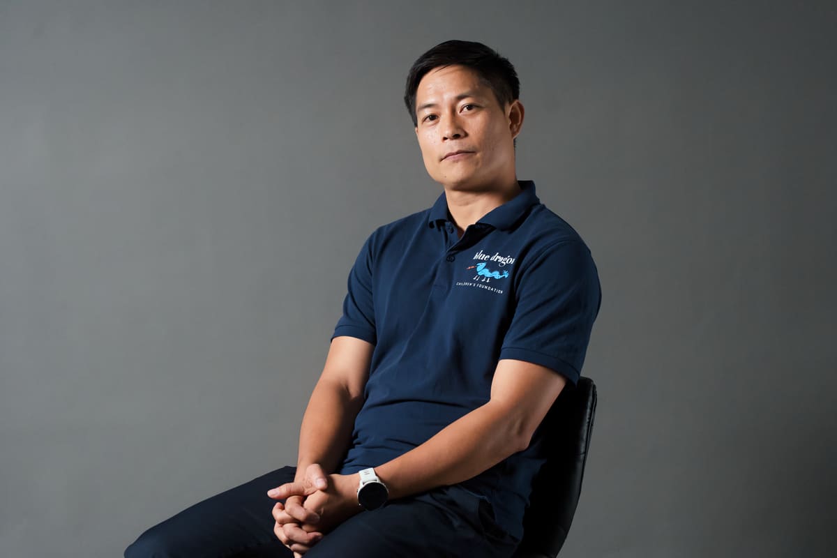 CEO từng là trẻ đánh giày nhận ra sai lầm khi giúp đỡ trẻ em