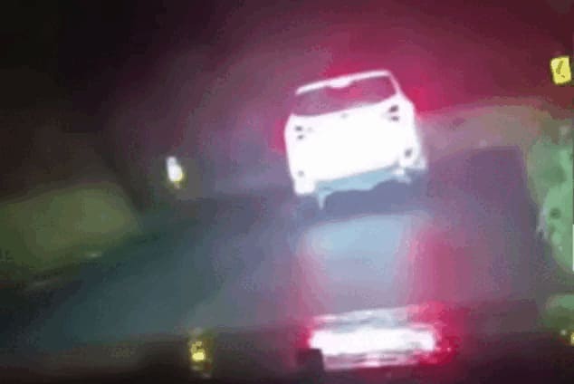 Водитель автомобиля оштрафован за препятствование скорой помощи в транспортировке критически важных пациентов