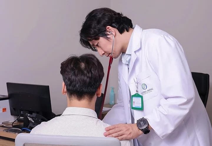 Huyết áp cao tuổi 29 từ thói ăn đồ ăn nhanh, bỏ bữa sáng