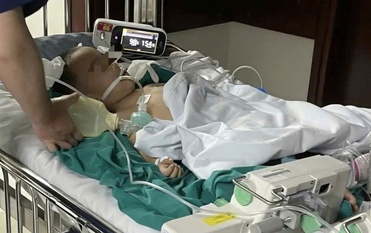 Bé trai gần 3 tuổi nguy kịch sau buổi học tại lớp can thiệp