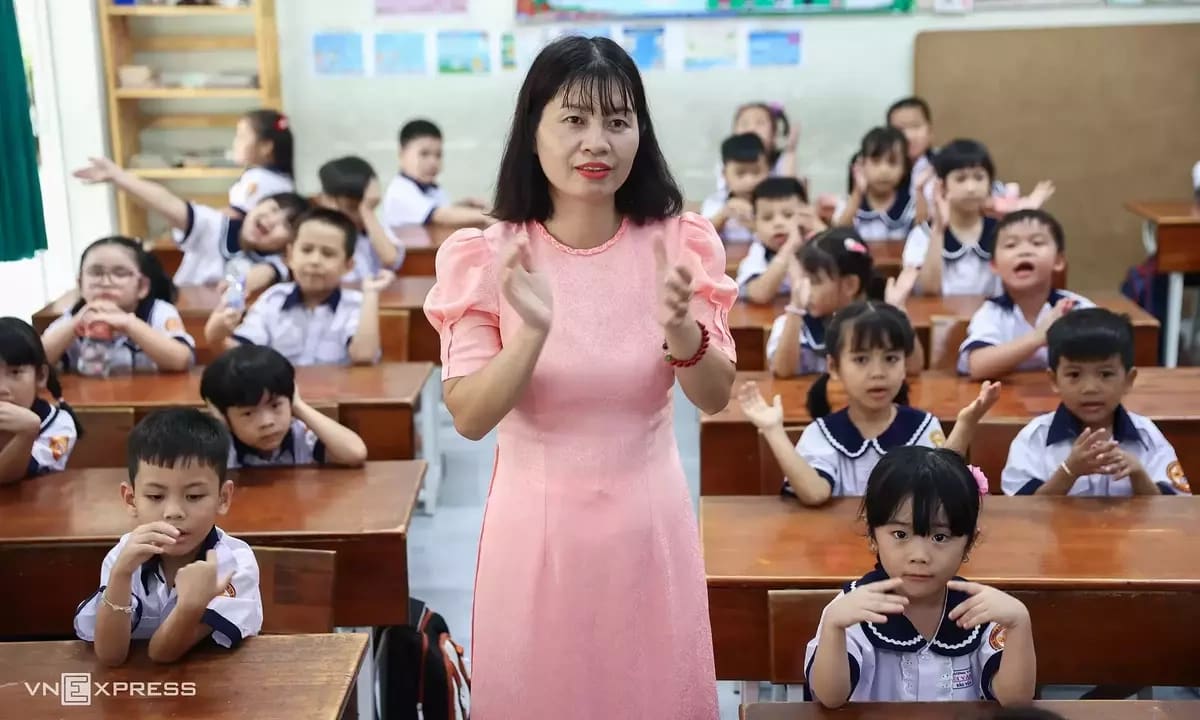 Giáo viên nghỉ hưu được ký hợp đồng dạy toàn thời gian