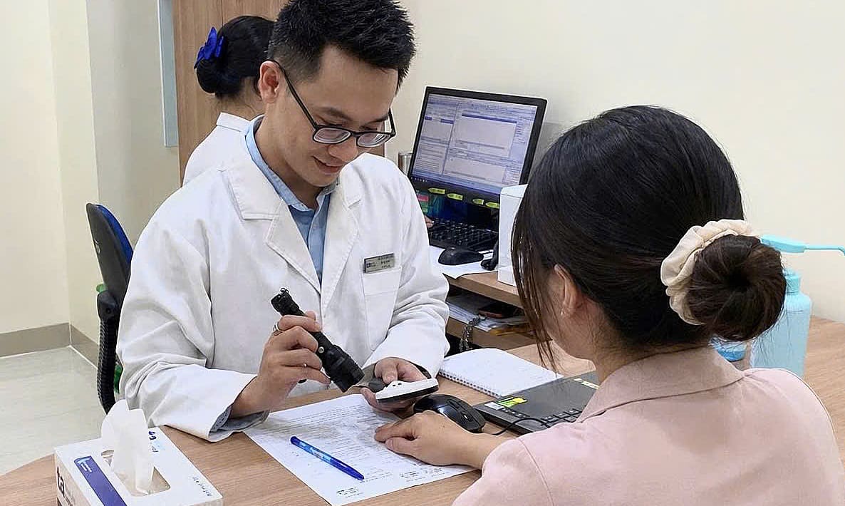 Viêm da tiếp xúc có tự khỏi không?