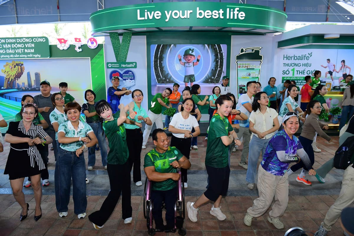 Chau Tuyen Van, Nguyen Thuy Linh встряхнули стенд Herbalife в VM Da Nang