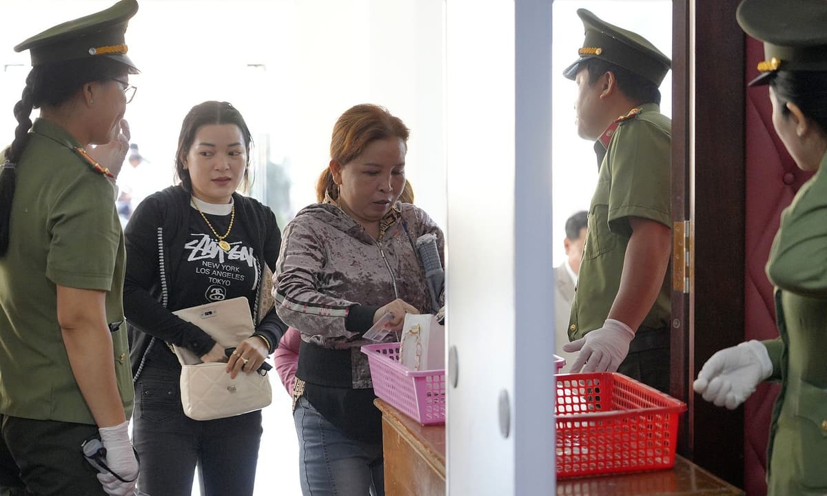 Mang điện thoại, máy tính vào phòng xử án phải được chủ tọa cho phép