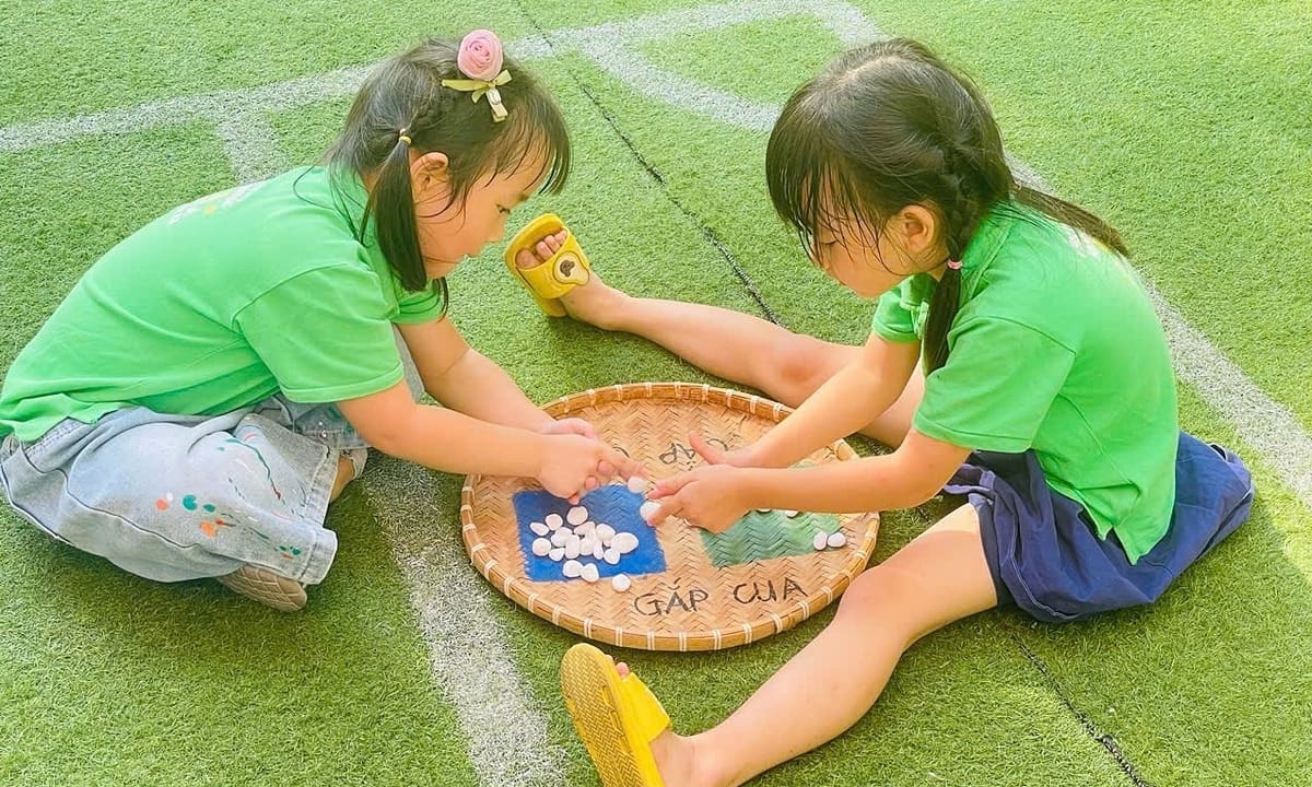 Cha mẹ quát mắng dễ khiến trẻ mất lợi thế trong thời AI
