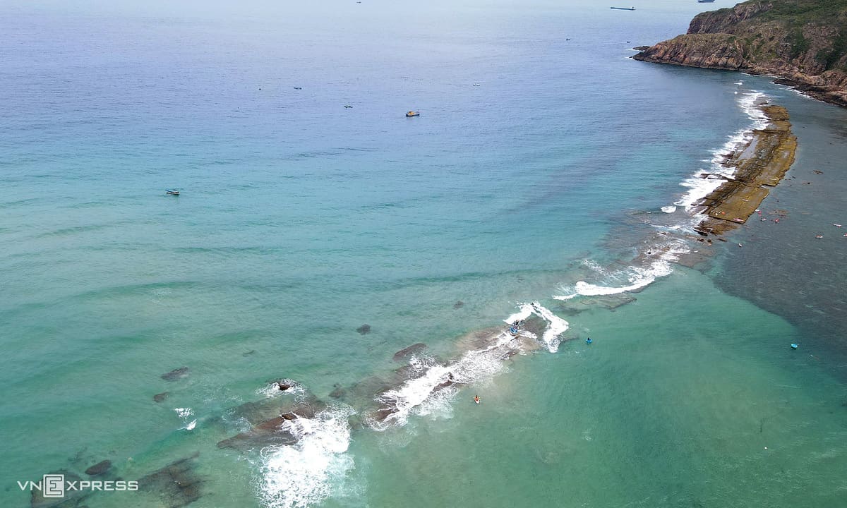 Hai 'tường thành' dưới biển Quy Nhơn