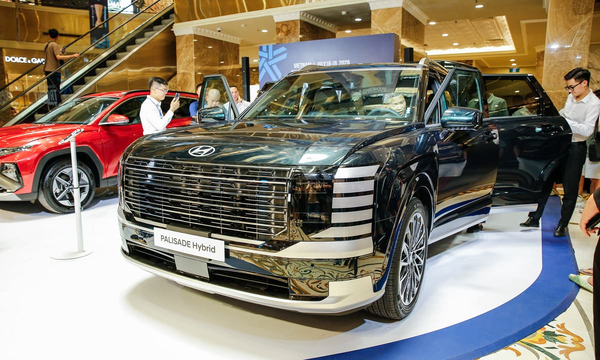 Hyundai Palisade Hybrid chào khách Việt