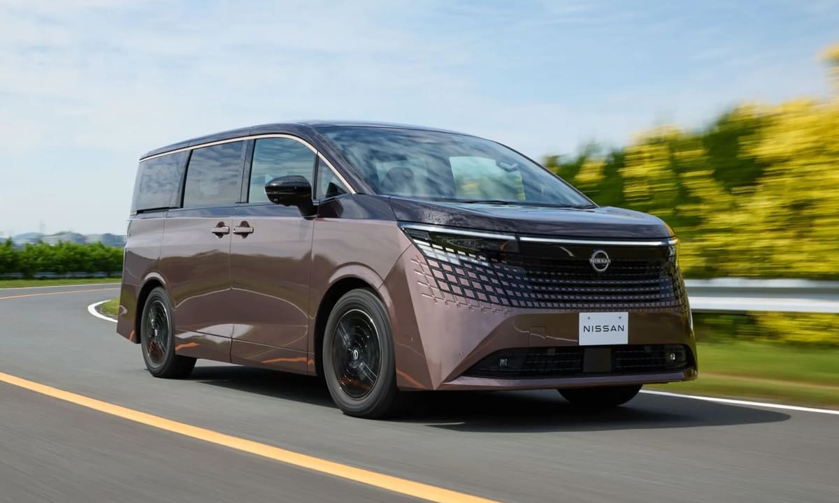 Nissan Elgrand - minivan hạng sang đấu Toyota Alphard