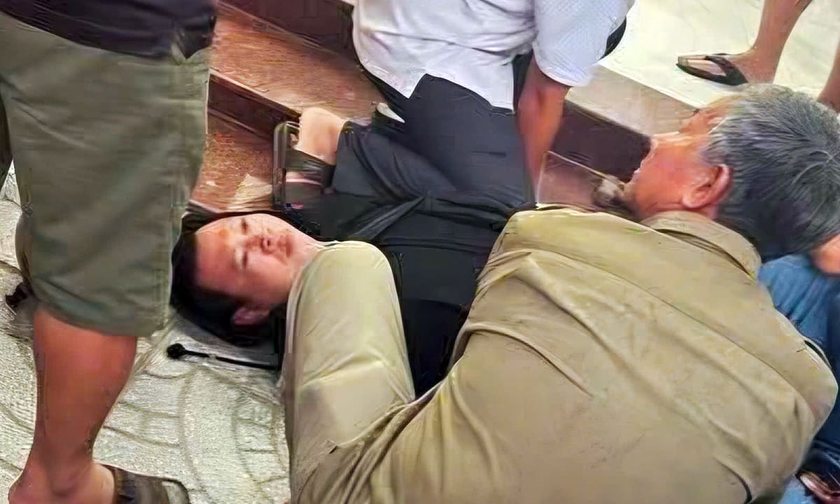 Mang búa đi cướp tiệm vàng ở Cần Thơ