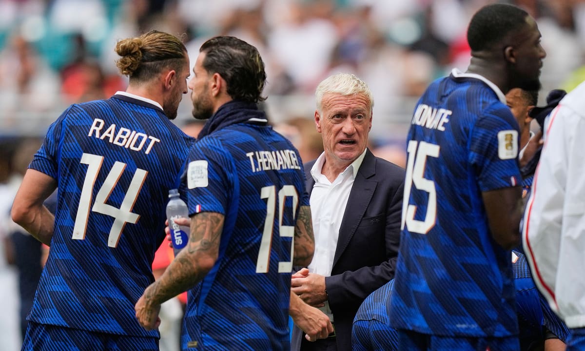 Deschamps: 'Trận thua Tây Ban Nha vẫn ám ảnh Pháp'