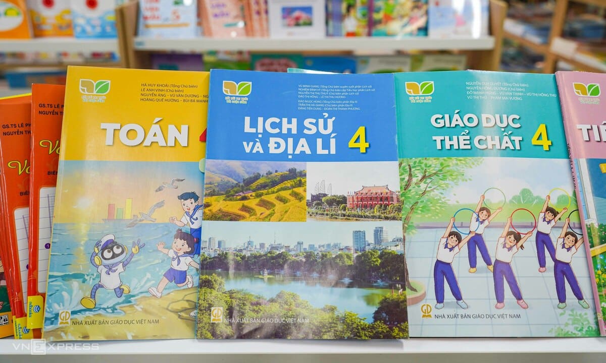 Những địa phương đầu tiên miễn phí sách giáo khoa