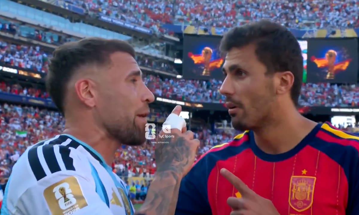 Rodri bị hậu vệ Argentina mỉa mai 'khóc cả tuần'