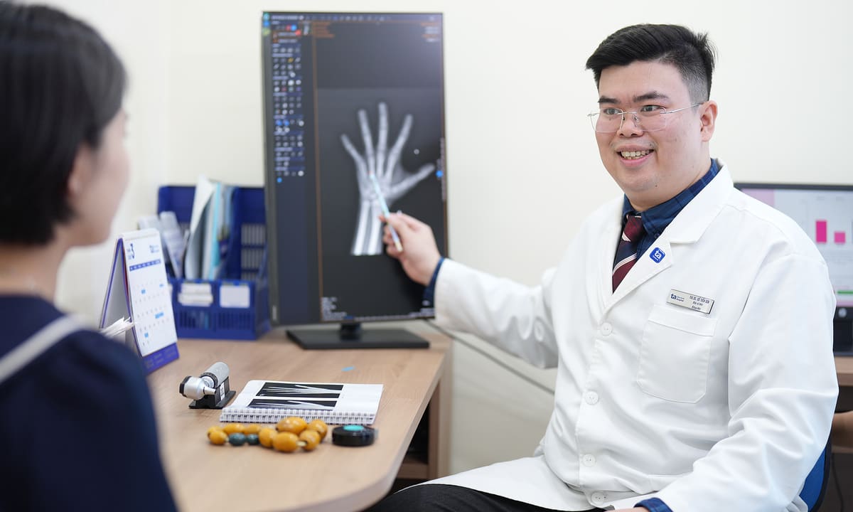 Vì sao dậy thì sớm ảnh hưởng chiều cao của trẻ?