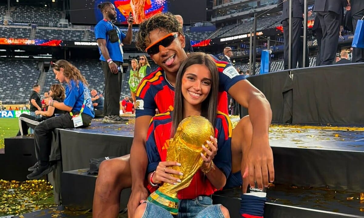 Bạn gái chúc mừng Yamal vô địch World Cup