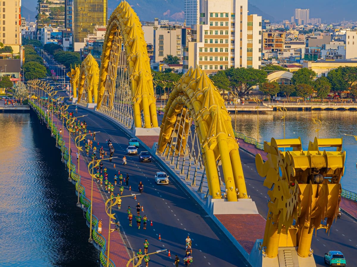Bình minh Đà Nẵng qua bước chạy 13.000 runner VnExpress Marathon