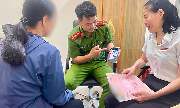Người phụ nữ 51 tuổi suýt thế chấp sổ đỏ vì bẫy tình của 'bạn trai Facebook'