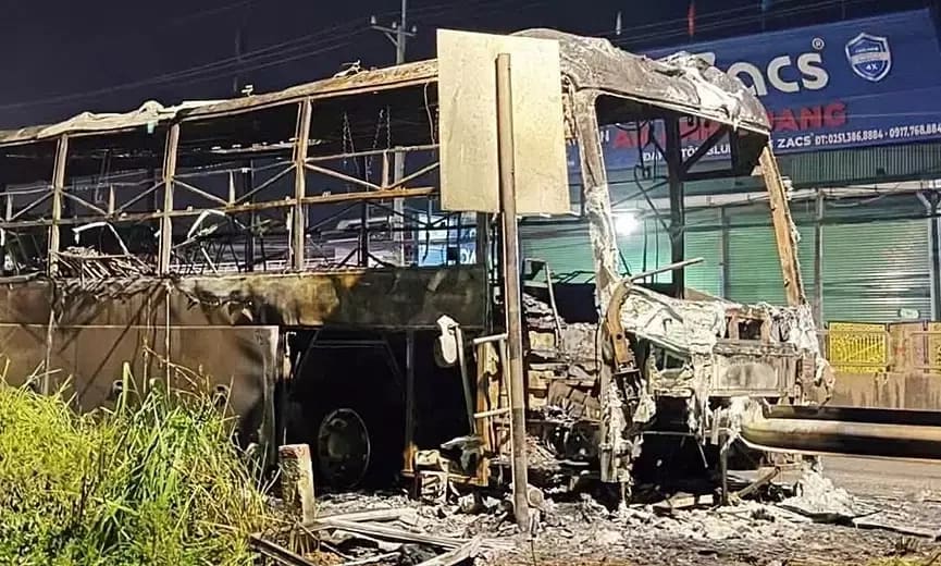 Phụ xe khách 7 người chết: 'Cửa kẹt, phải dùng chân đạp mạnh cho hành khách thoát'
