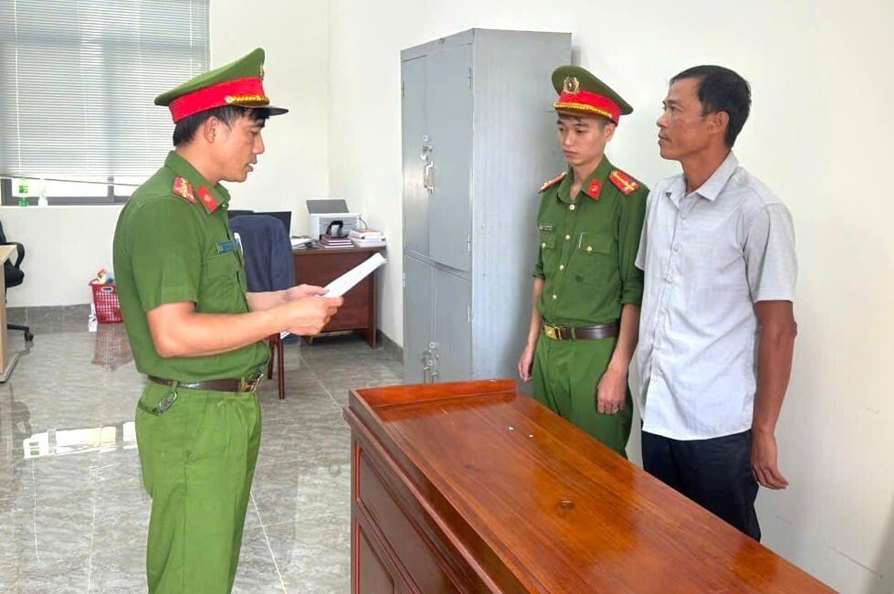 Bị bắt do không hoàn trả tiền chuyển khoản nhầm