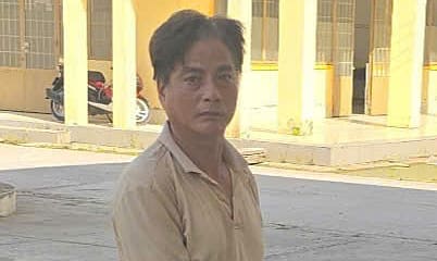 Hai cha con truy sát hàng xóm vì mâu thuẫn 'nước văng qua nhà'
