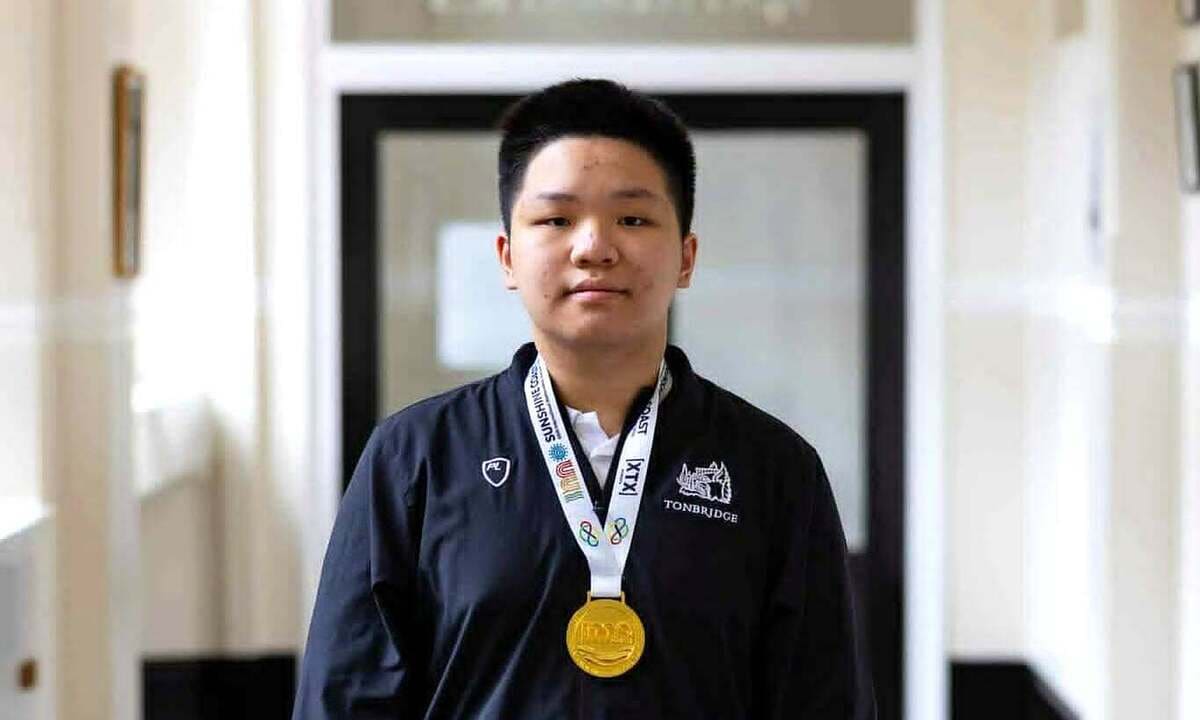Nam sinh 18 tuổi thành 'huyền thoại' Olympic Toán quốc tế