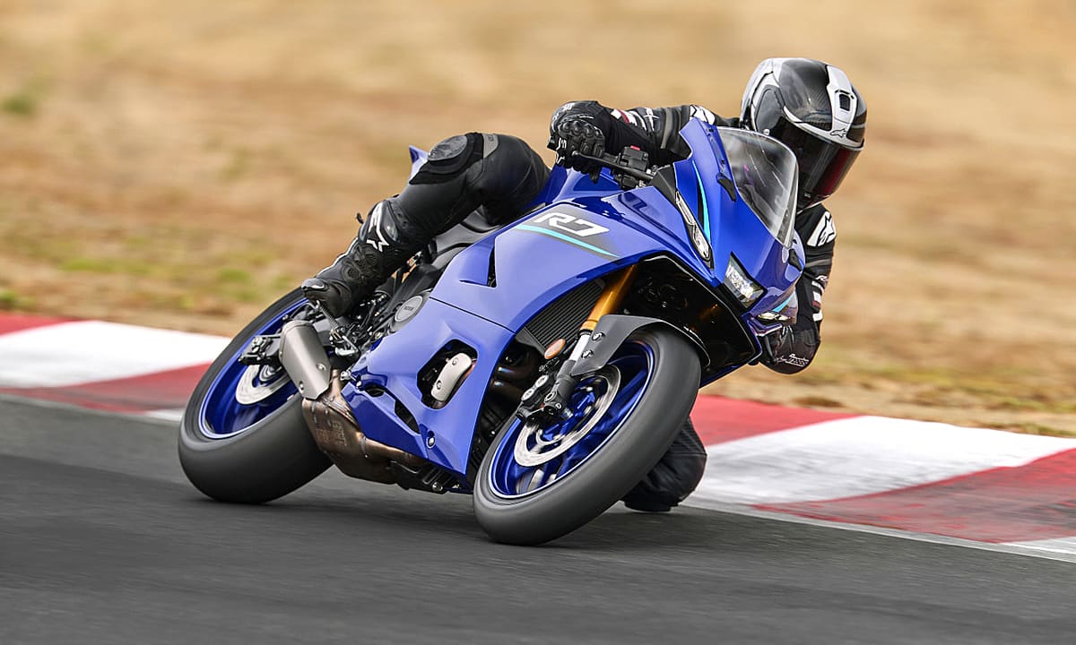Yamaha YZF-R7 2026 nâng cấp công nghệ, giá 10.300 USD