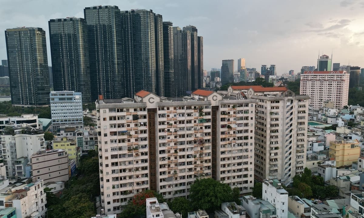 Xung đột từ thói quen mở cửa ở chung cư