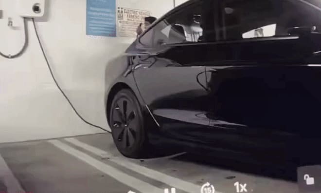 Nạn cắt trộm dây cáp sạc xe điện