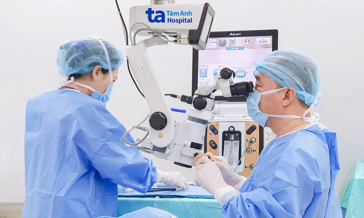 Đục thủy tinh thể do viêm màng bồ đào