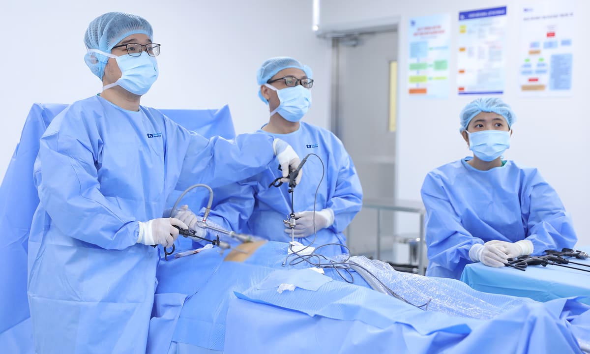 Thủng ruột non do viêm túi thừa