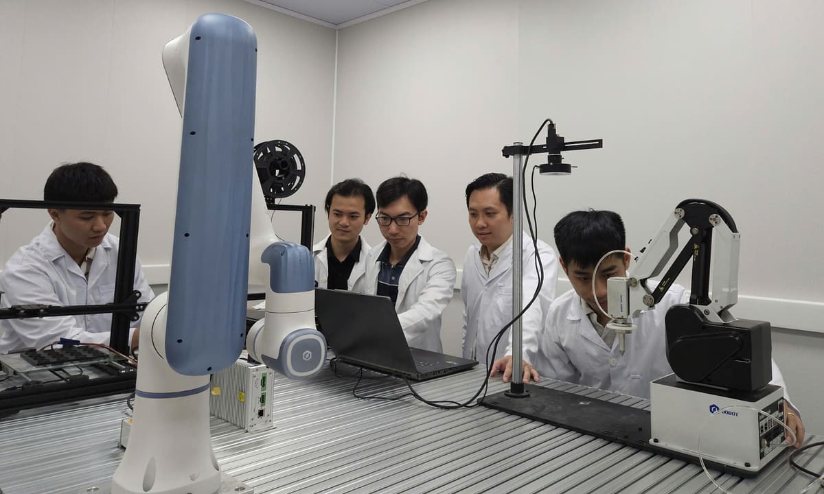 Nhà khoa học Việt phát triển phòng thí nghiệm tự tổng hợp vật liệu