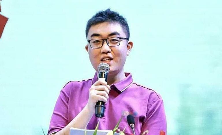 'Thần đồng' bật khóc vì thua bạn cùng lớp