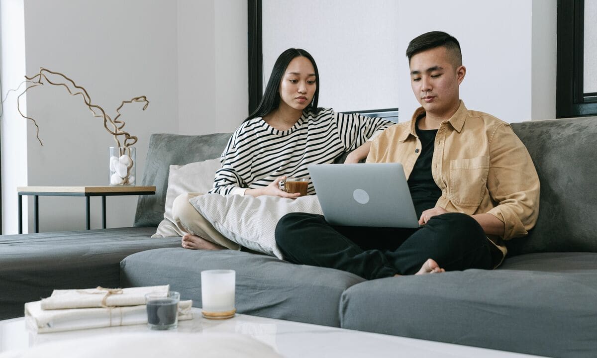 Vợ chồng tôi lương 30 triệu cuối tháng hết sạch tiền