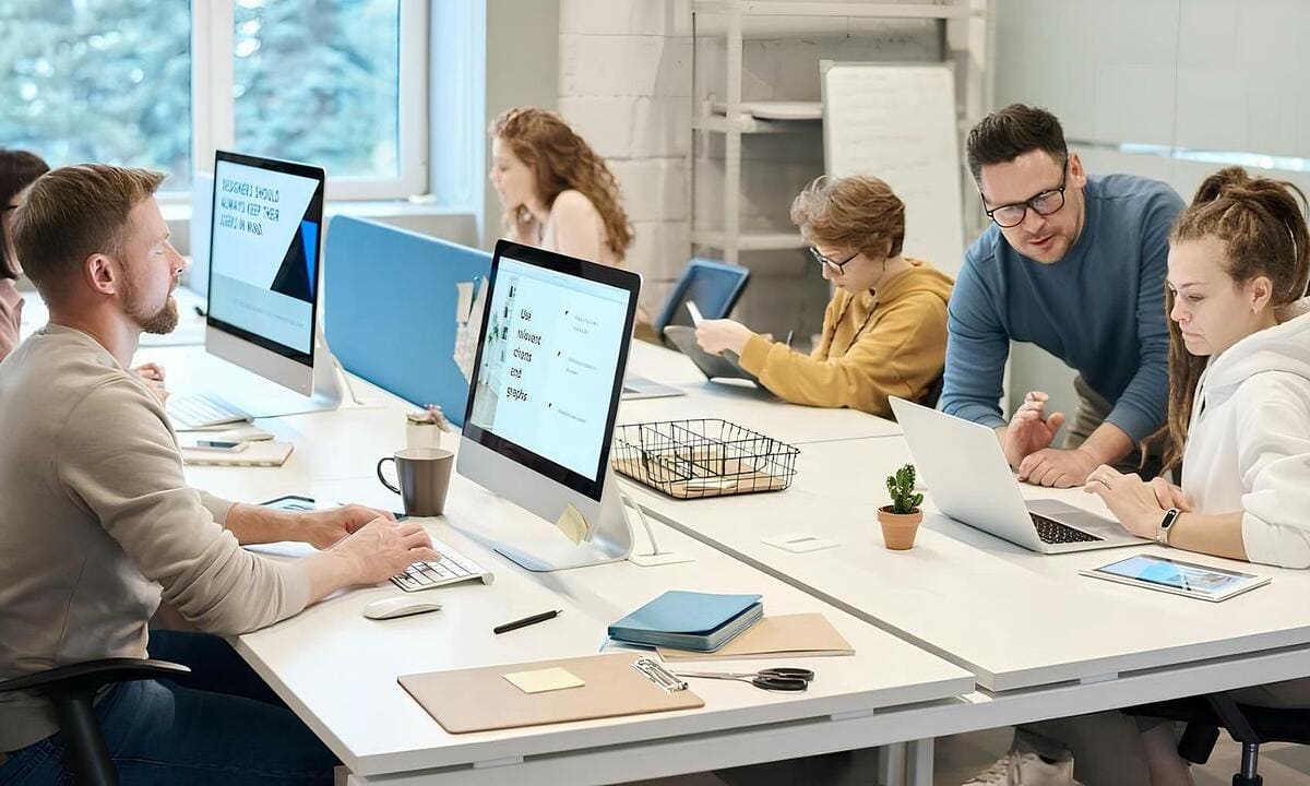 8 lỗi ứng xử chốn công sở khiến đồng nghiệp mất thiện cảm