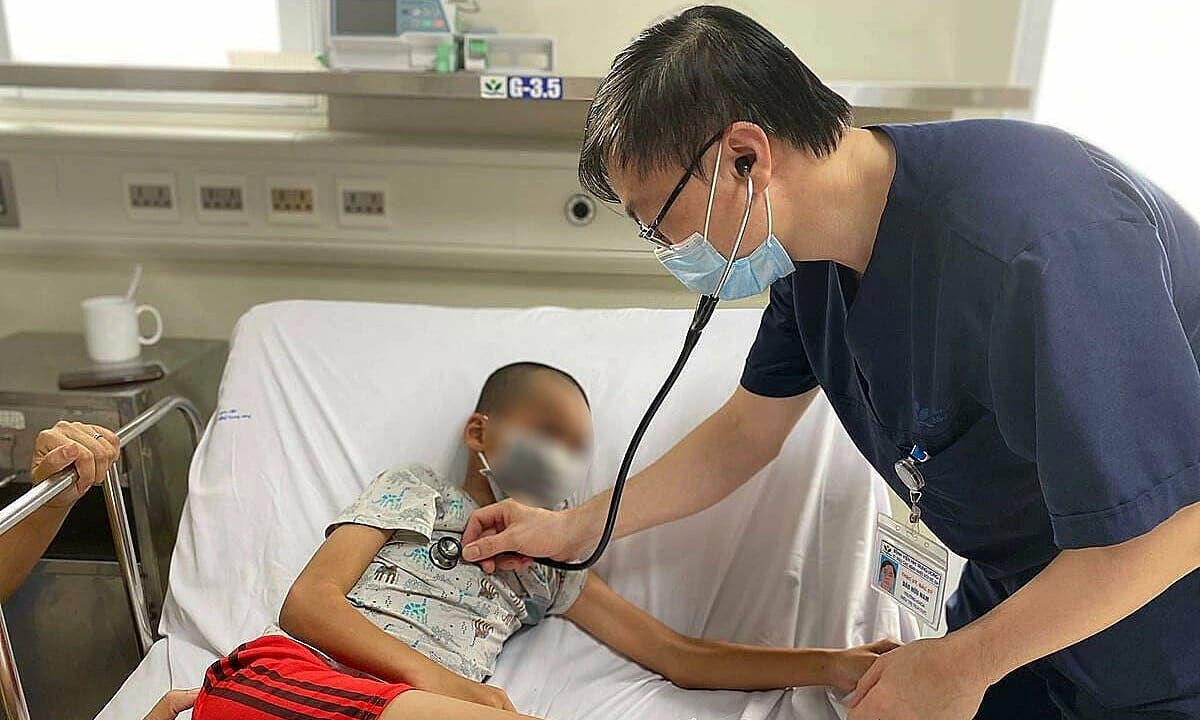 Lo con nhiễm viêm não Nhật Bản khi nghỉ hè ở quê
