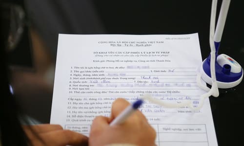 Многие полицейские и адвокаты совершили преступления по делу о «ведении» карточки судимости в Хошимине
