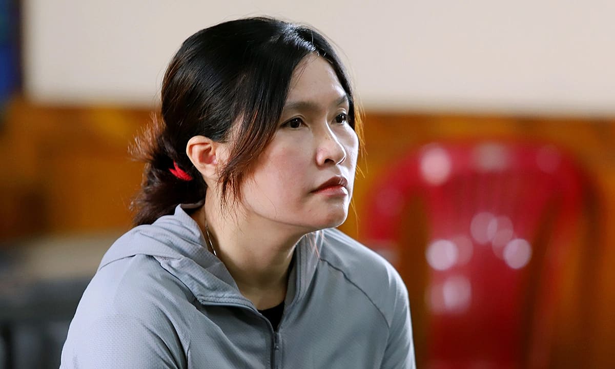 Tiếp tục lừa nhiều người trong lúc được hoãn thi hành án 10 năm tù