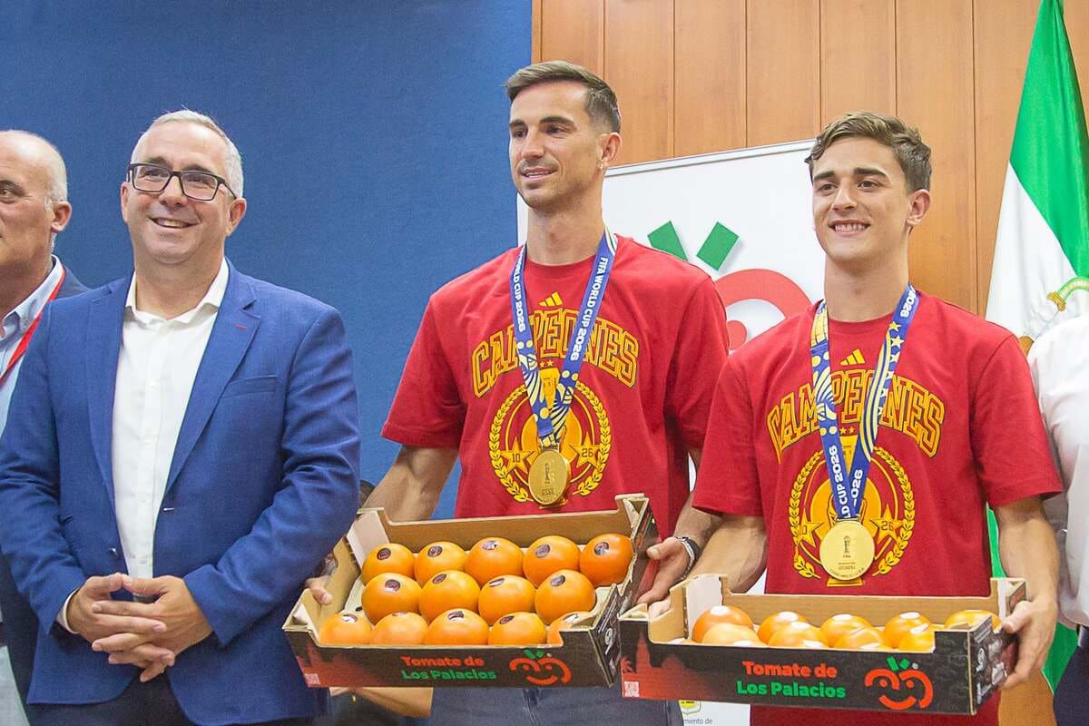 Cầu thủ Tây Ban Nha được thưởng cà chua nhờ vô địch World Cup