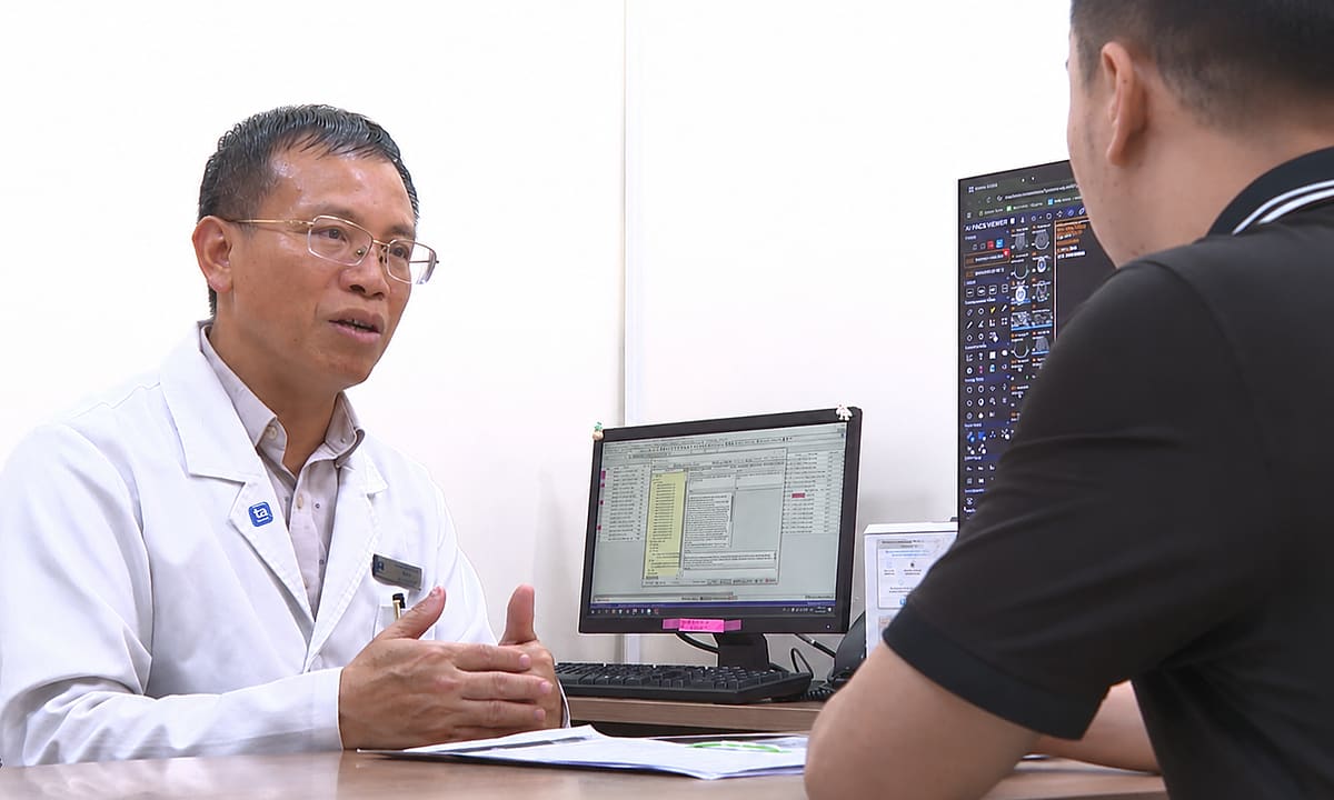 Tưởng ù tai hóa ung thư vòm họng