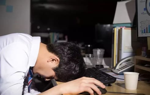 9X khổ sở vì đu đỉnh chung cư, vàng, chứng khoán