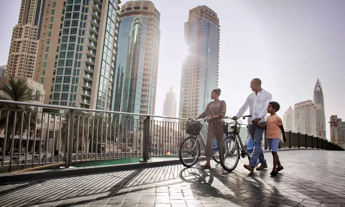 Dubai cho tiền người dân mời bạn tới du lịch