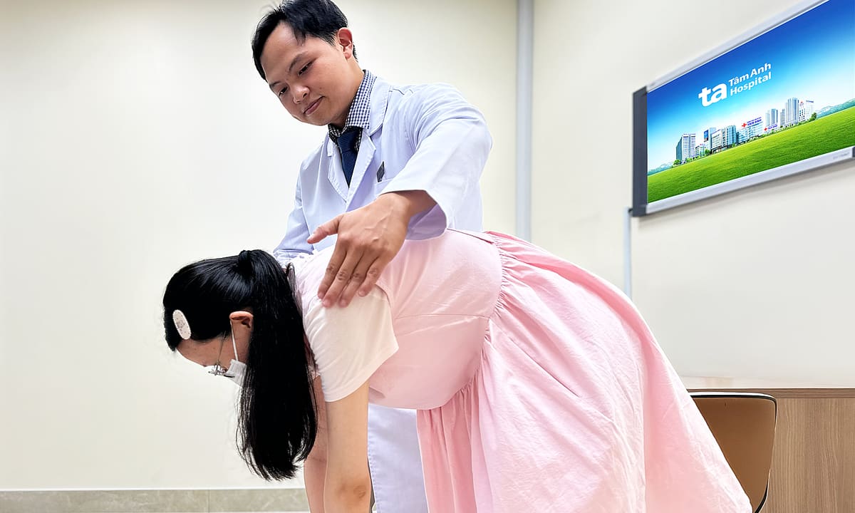 Bơi lội có giúp giảm vẹo cột sống?