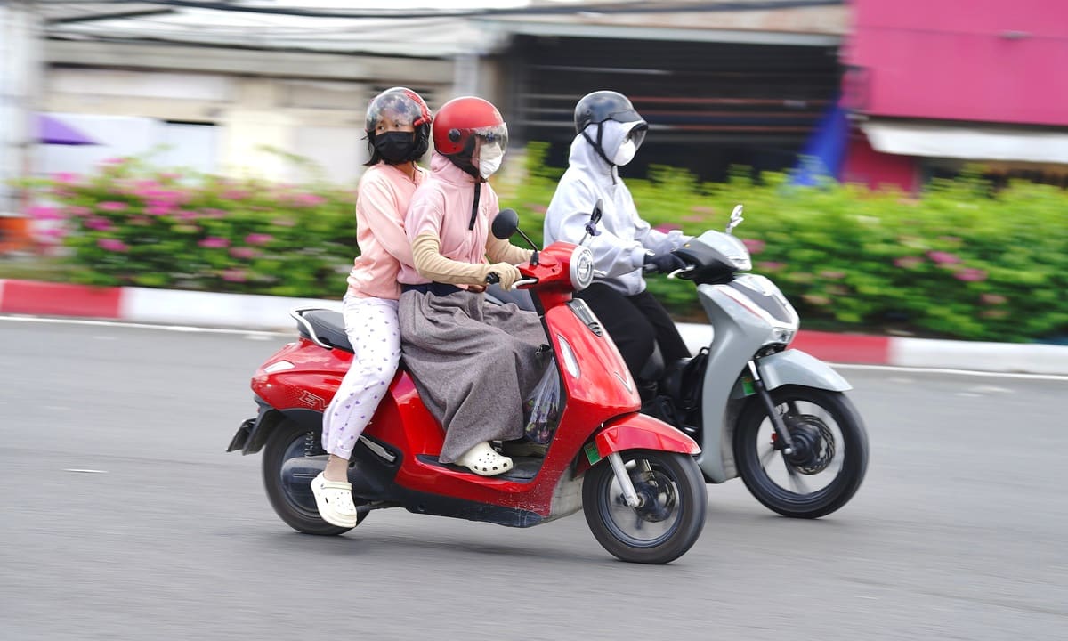 Honda thống trị xe máy xăng, VinFast dẫn đầu xe máy điện