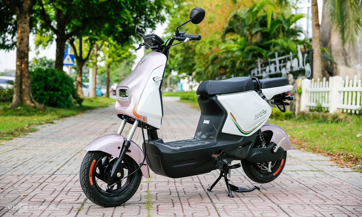 VinFast Amio S2 - lựa chọn xe máy điện giá 'mềm' cho học sinh