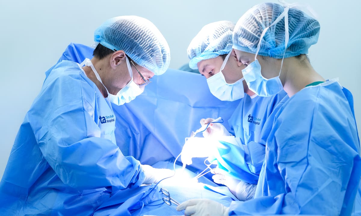 Mắc hai bệnh tuyến giáp ở tuổi 15