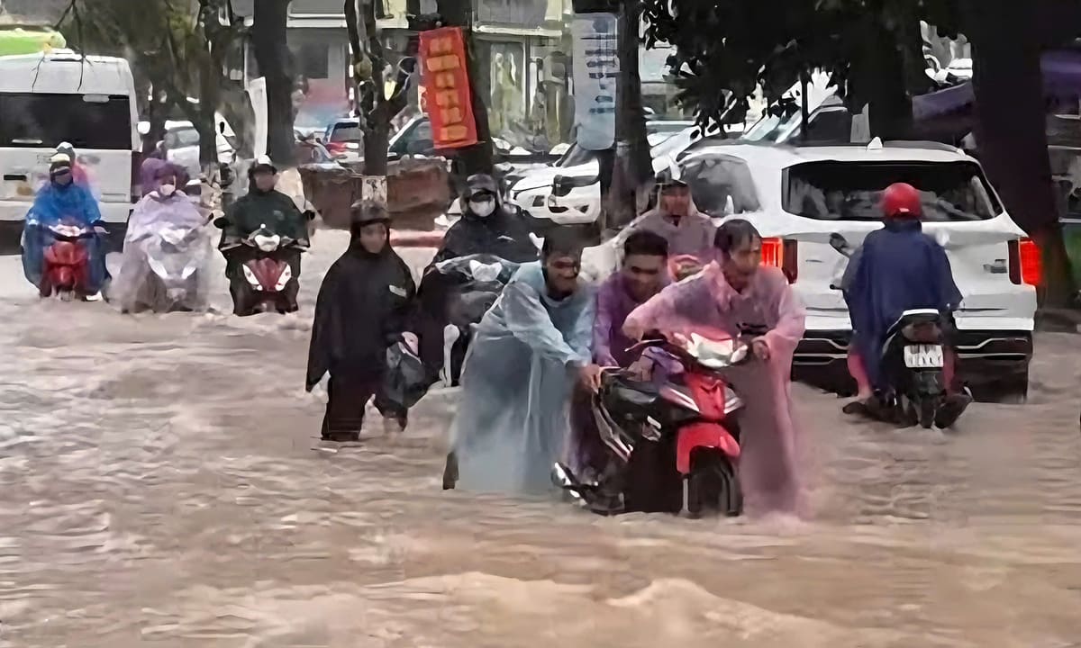 Фукуок глубоко погружается под воду после сильного дождя