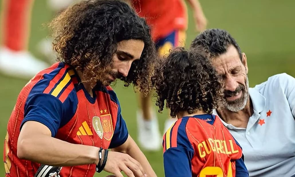 Tình phụ tử sau mái tóc dài của cầu thủ Cucurella