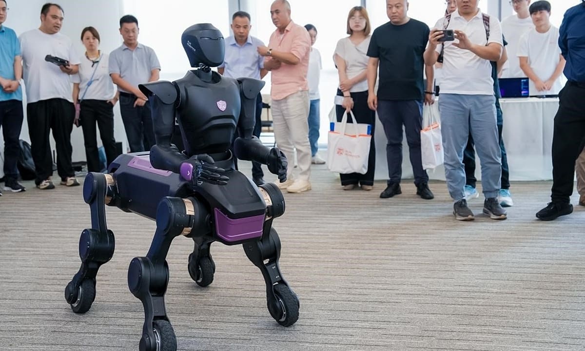 Robot nhân mã Trung Quốc với 95% linh kiện nội địa