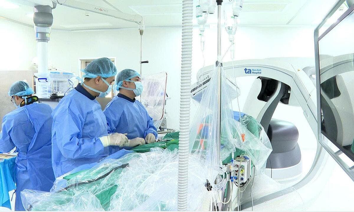 Hẹp ba mạch máu nuôi tim
