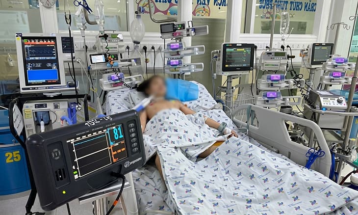 Bé gái sốc nhiễm trùng, viêm phổi do phế cầu